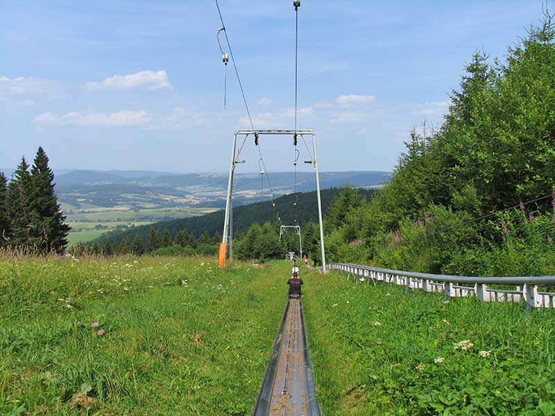 Sommersport im Hessischen Bergland - Sommerrodelbahn am Wasserkuppe